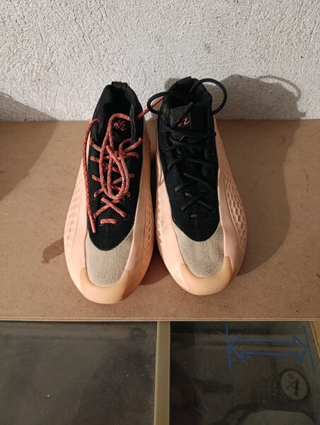 Adidasi nr. 40 (nu trimit prin curier sau posta)